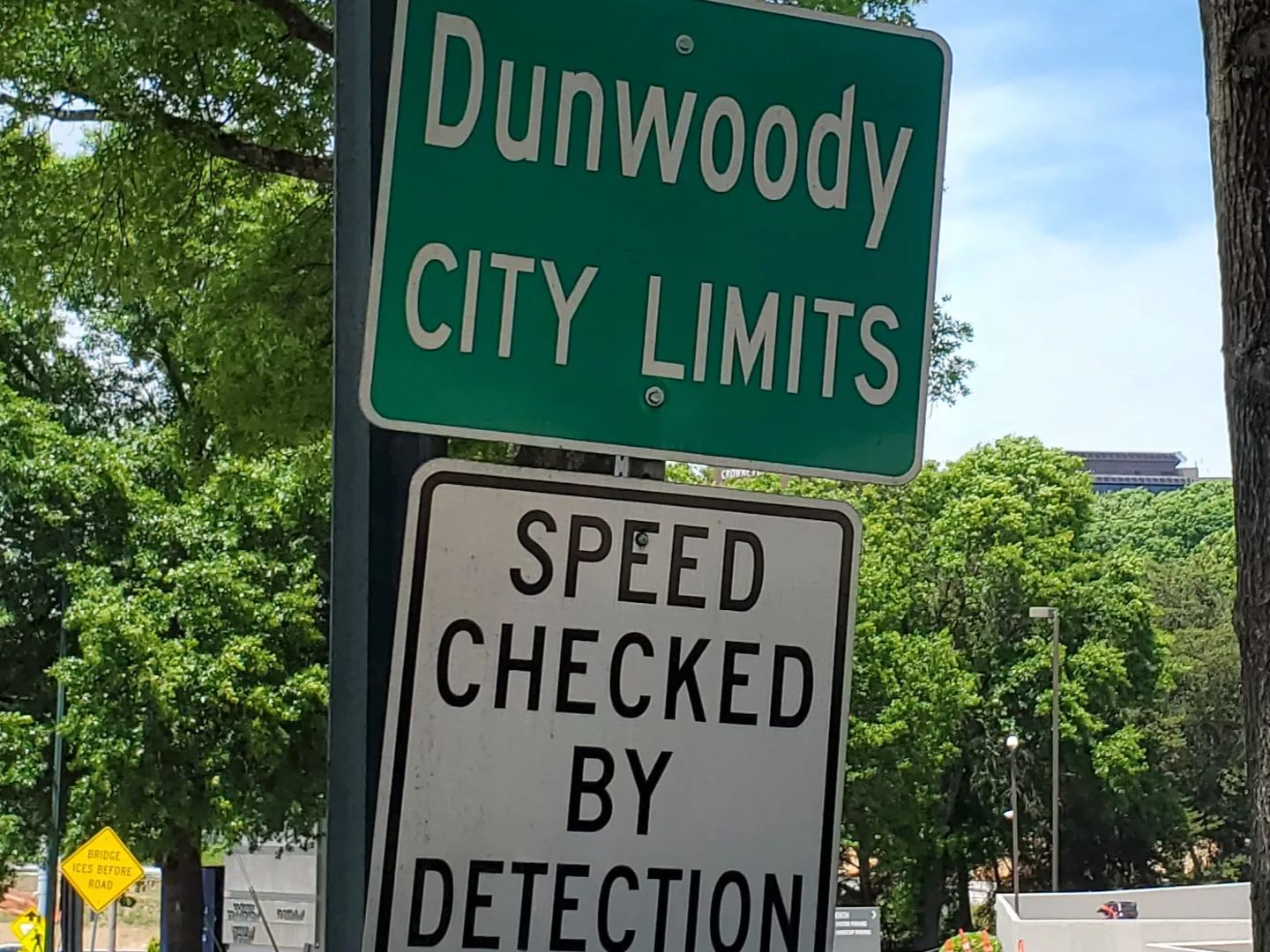 A Dunwoody city limits sign