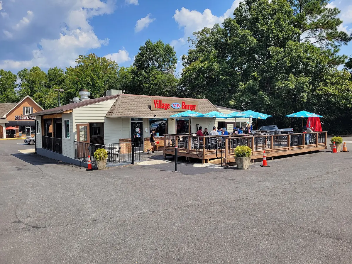 Village Burger and its patio on Dunwoody Village Parkway
