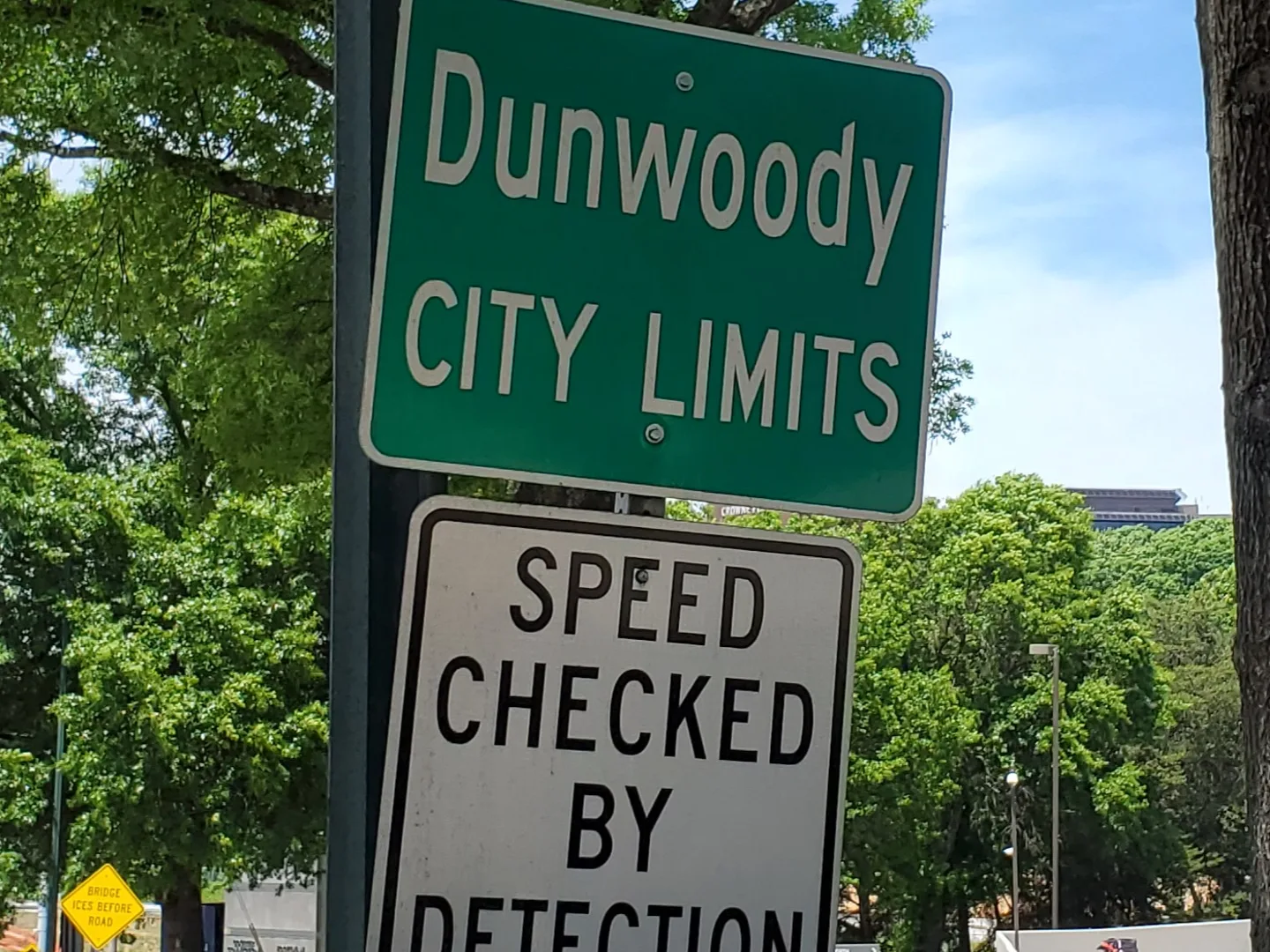 A Dunwoody city limits sign