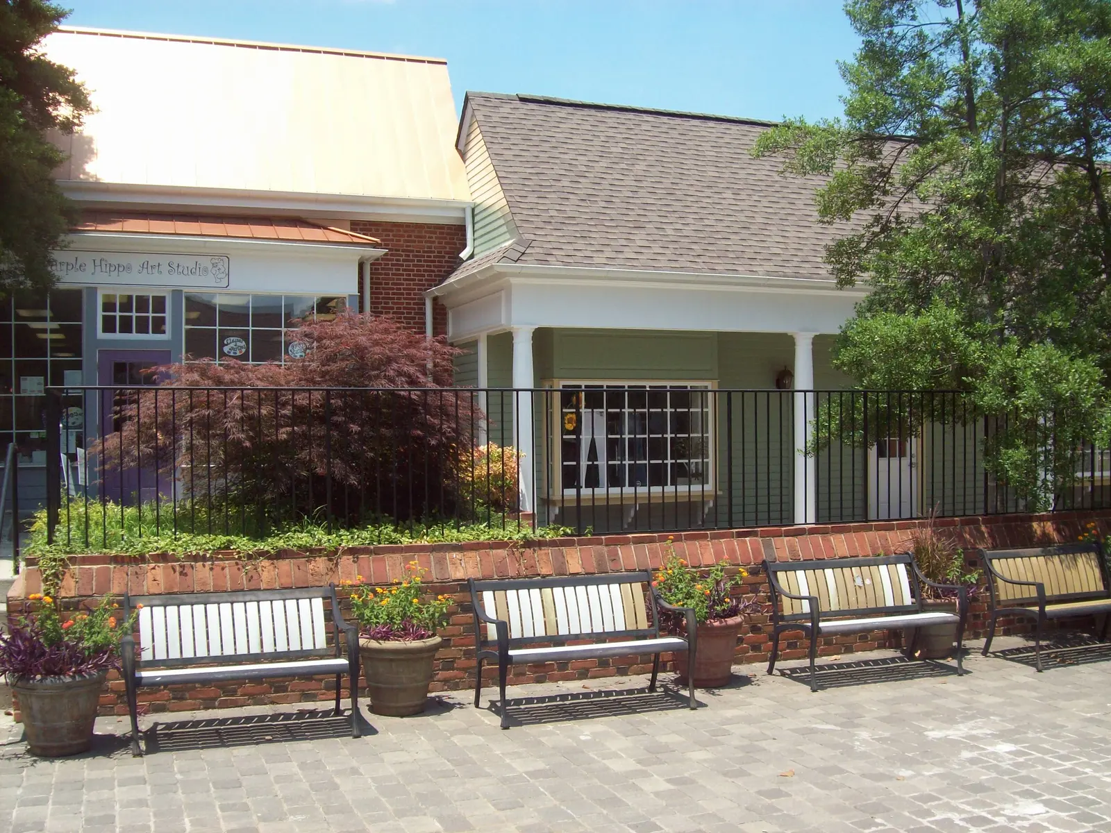 The courtyard at Dunwoody Village, the shopping district in Vanderlyn Elementary's zone