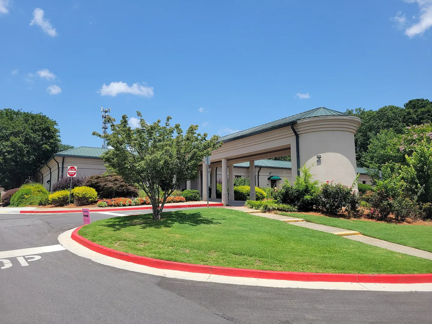 The Dunwoody Library on Chamblee Dunwoody Road, an early voting site and polling place